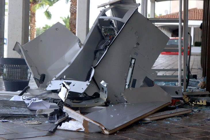 Eksplozija bankomata u Červar Portu 2012. godine (M. SARDELIN)